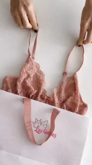 Instagram post from lasgatasoficial_. This post is in position 3.