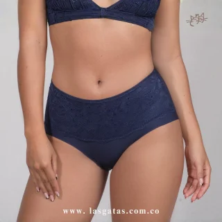 Instagram post from lasgatasoficial_. This post is in position 1.